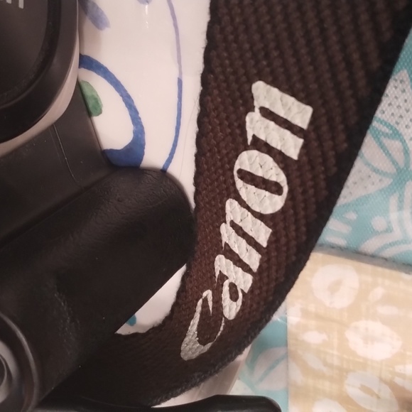 CANON Camera EOS ELANII - Picture 5 of 10